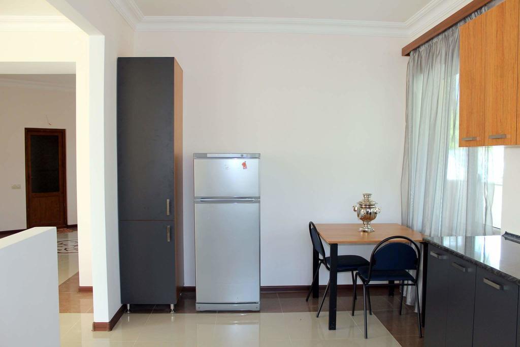 Family & Friends Guest house Dilidjan Extérieur photo